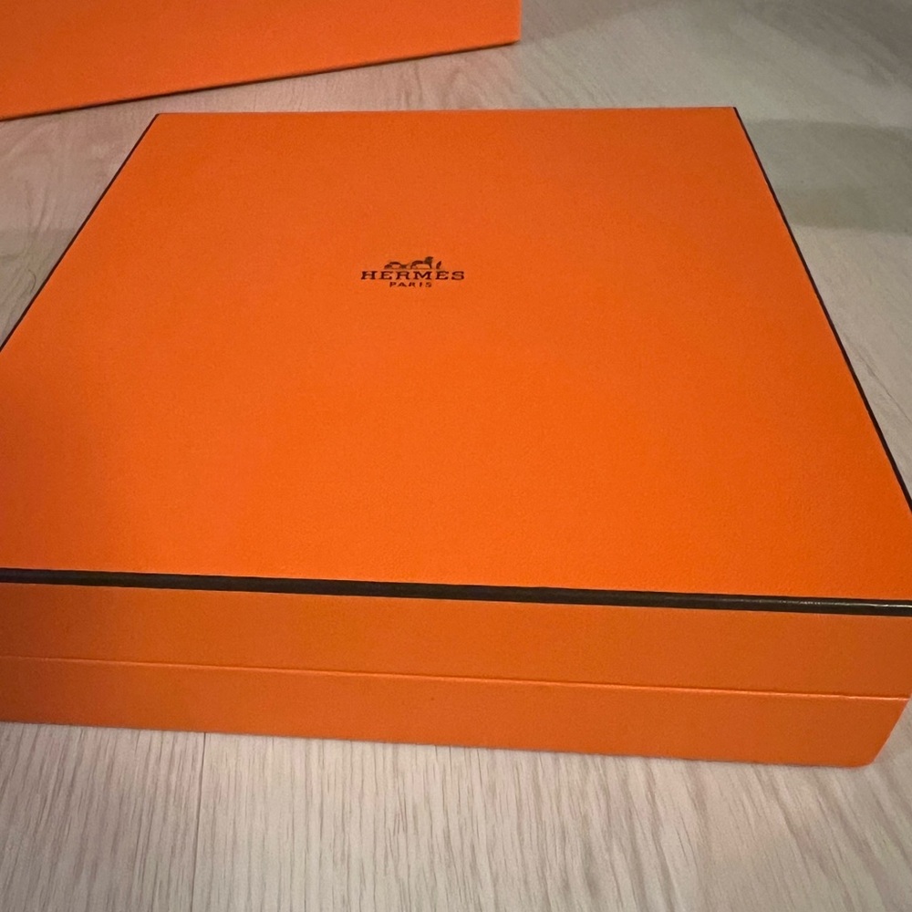 Authentic Hermès Box - Picture 2 of 4